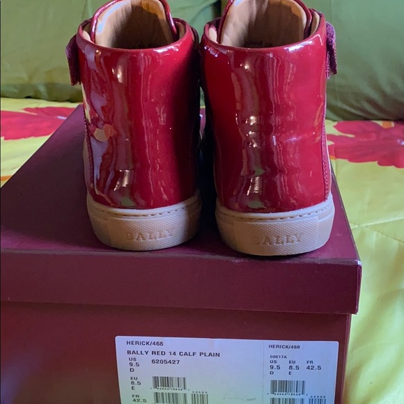 Shoes - Picture 3 of 4